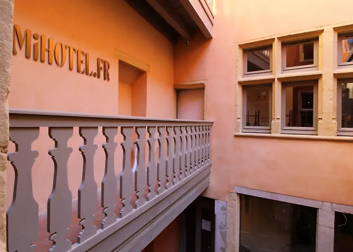 Mihotel Tour Rose *